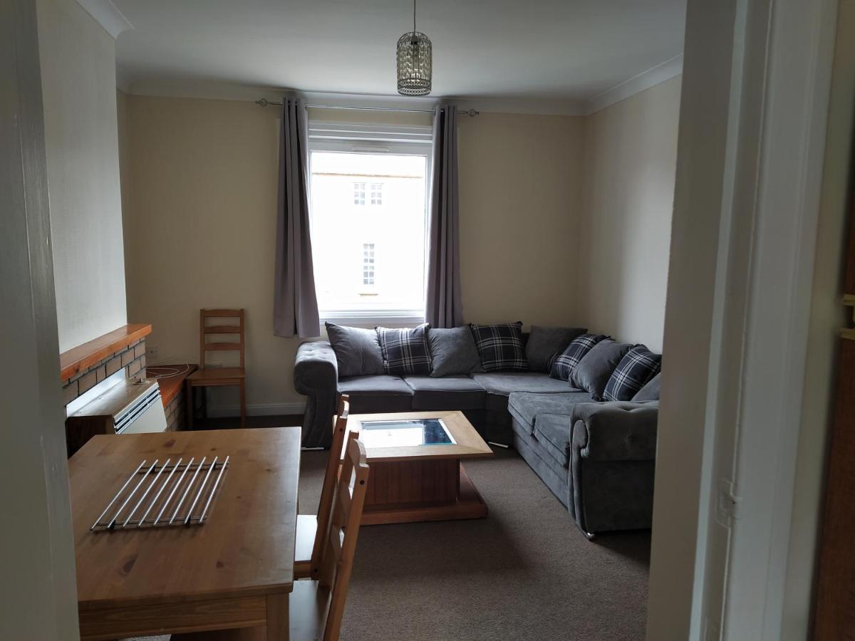 Self Catering 2 Bedroom Flat, Frequent Buses, 1-Minute Walk To Bus Stop, 20 Minutes To City Center Edinburgh Exteriér fotografie