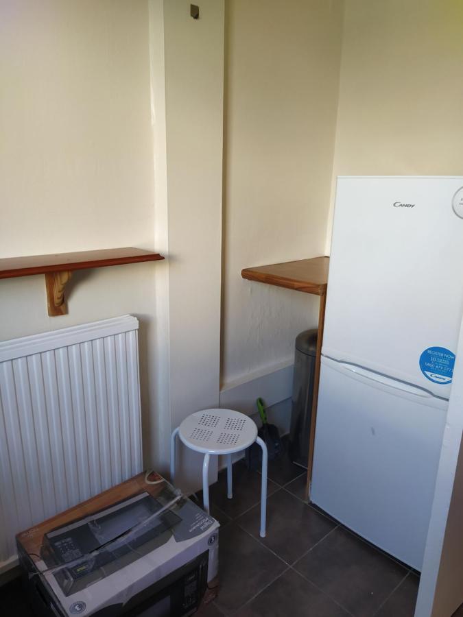 Self Catering 2 Bedroom Flat, Frequent Buses, 1-Minute Walk To Bus Stop, 20 Minutes To City Center Edinburgh Exteriér fotografie
