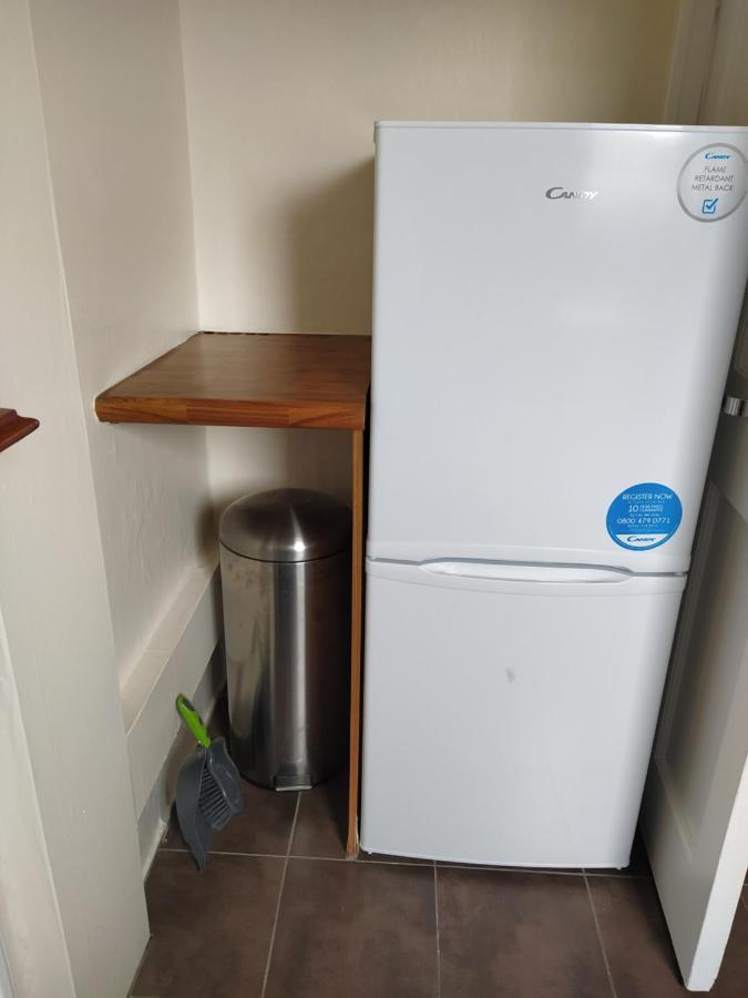 Self Catering 2 Bedroom Flat, Frequent Buses, 1-Minute Walk To Bus Stop, 20 Minutes To City Center Edinburgh Exteriér fotografie