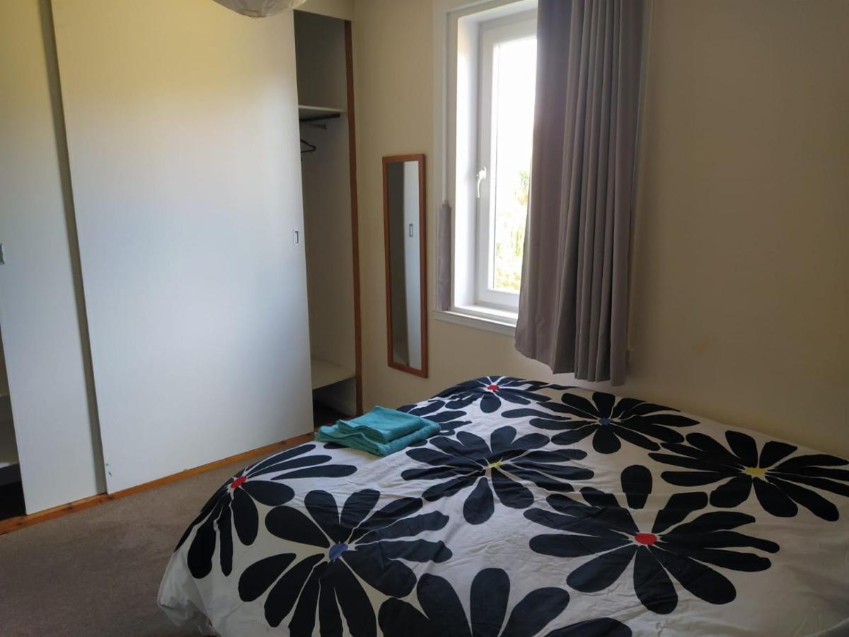 Self Catering 2 Bedroom Flat, Frequent Buses, 1-Minute Walk To Bus Stop, 20 Minutes To City Center Edinburgh Exteriér fotografie