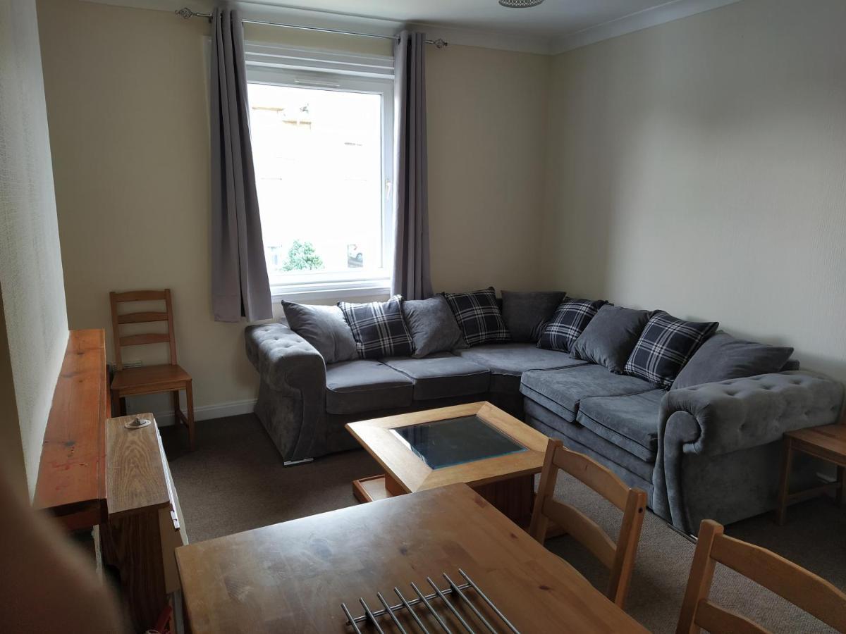 Self Catering 2 Bedroom Flat, Frequent Buses, 1-Minute Walk To Bus Stop, 20 Minutes To City Center Edinburgh Exteriér fotografie