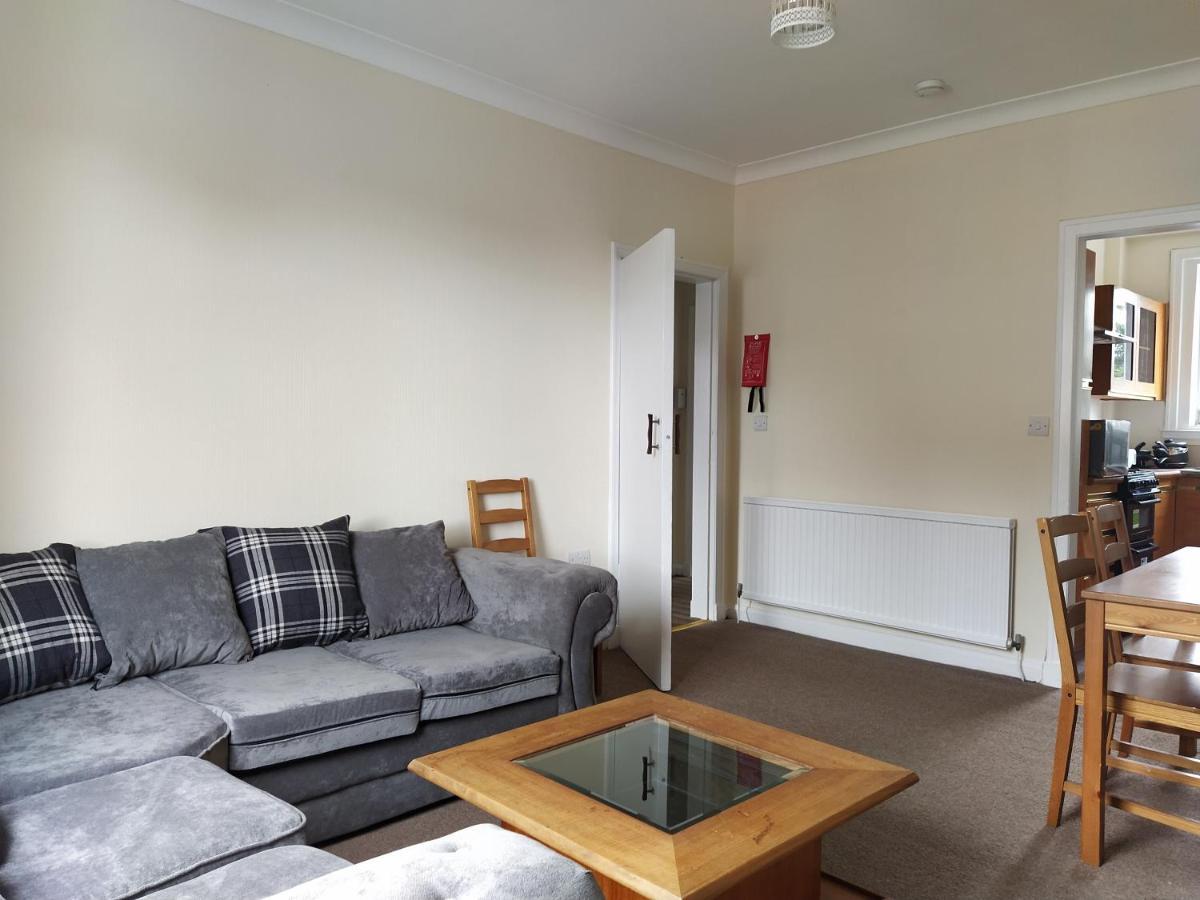 Self Catering 2 Bedroom Flat, Frequent Buses, 1-Minute Walk To Bus Stop, 20 Minutes To City Center Edinburgh Exteriér fotografie